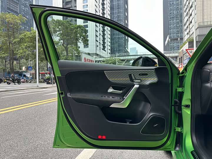 Фото 11 - Mercedes-Benz A-Class AMG