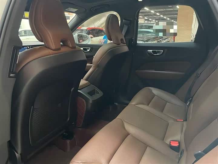 Фото 10 - Volvo XC60