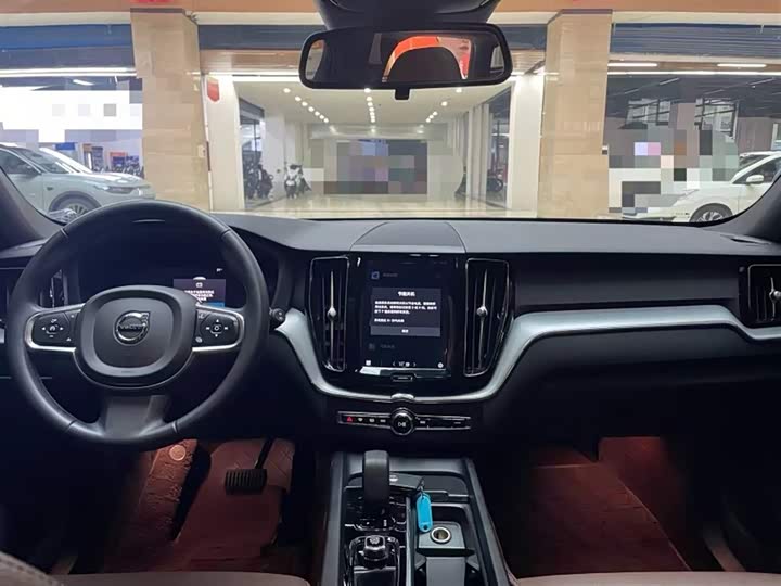 Фото 8 - Volvo XC60