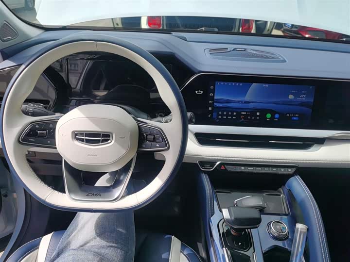 Фото 10 - Geely Monjaro