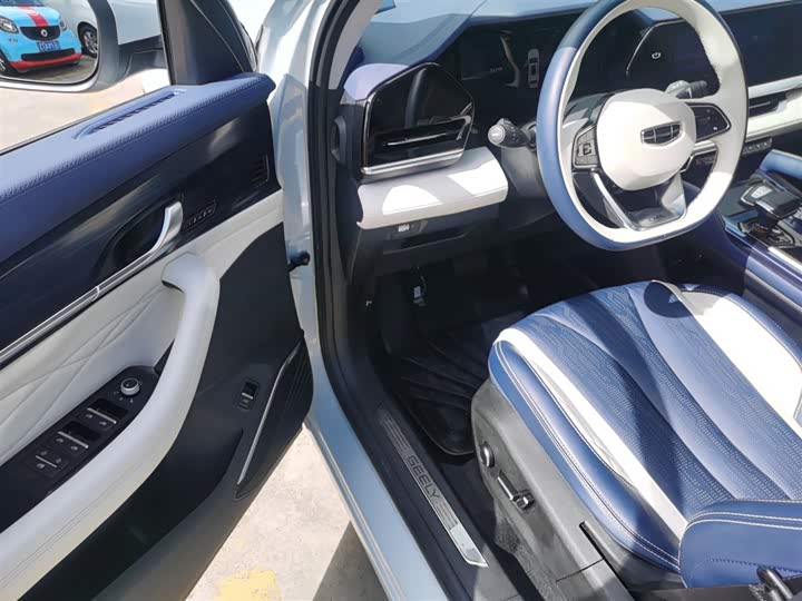 Фото 16 - Geely Monjaro