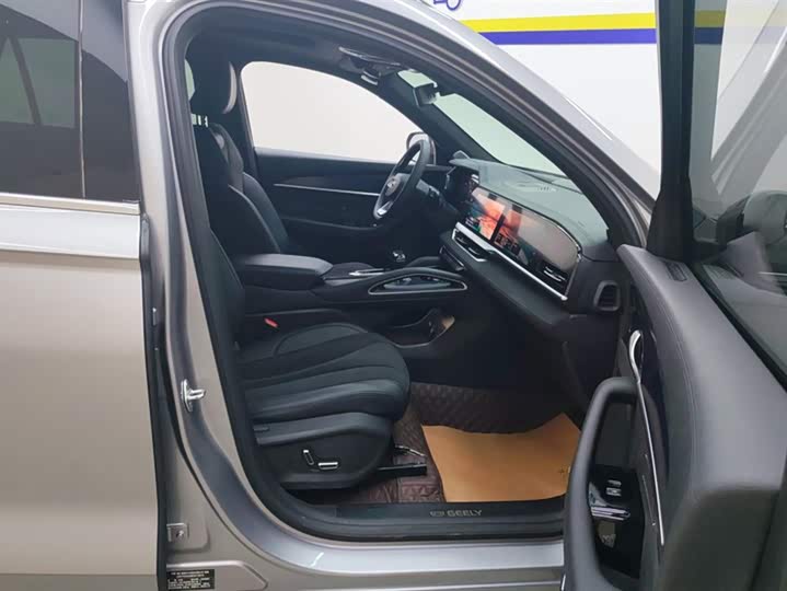 Фото 8 - Geely Monjaro