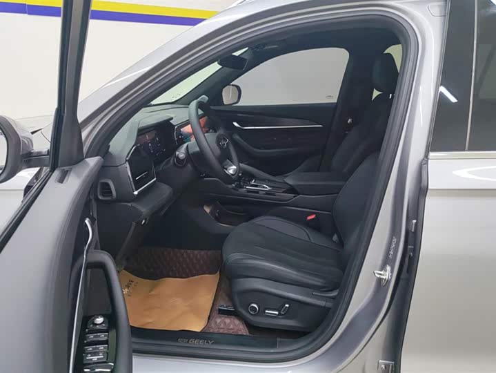 Фото 9 - Geely Monjaro