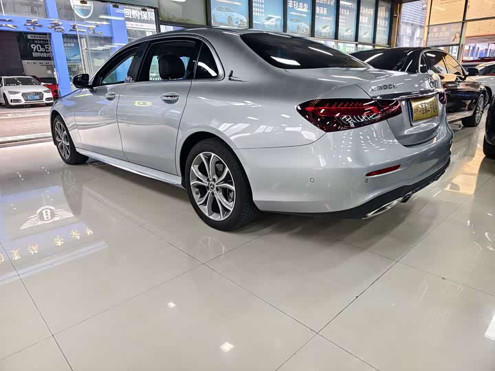 Photo 10 - Mercedes-Benz E-Class