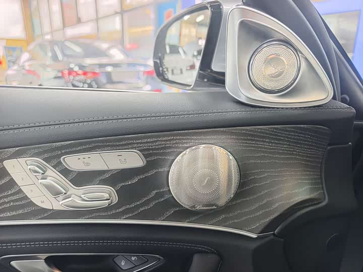 Photo 4 - Mercedes-Benz E-Class