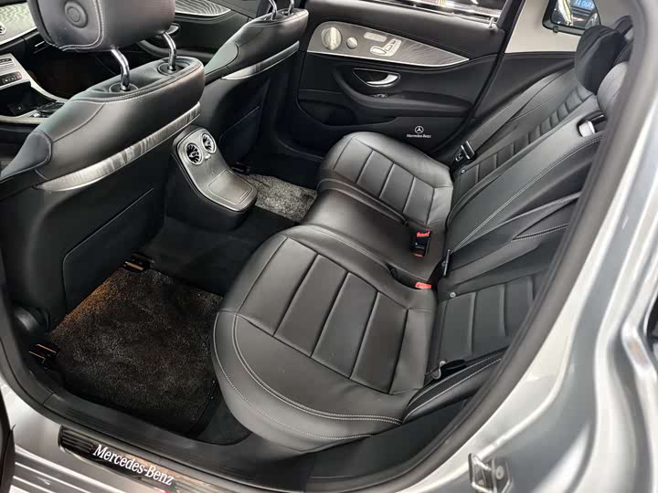 Photo 5 - Mercedes-Benz E-Class