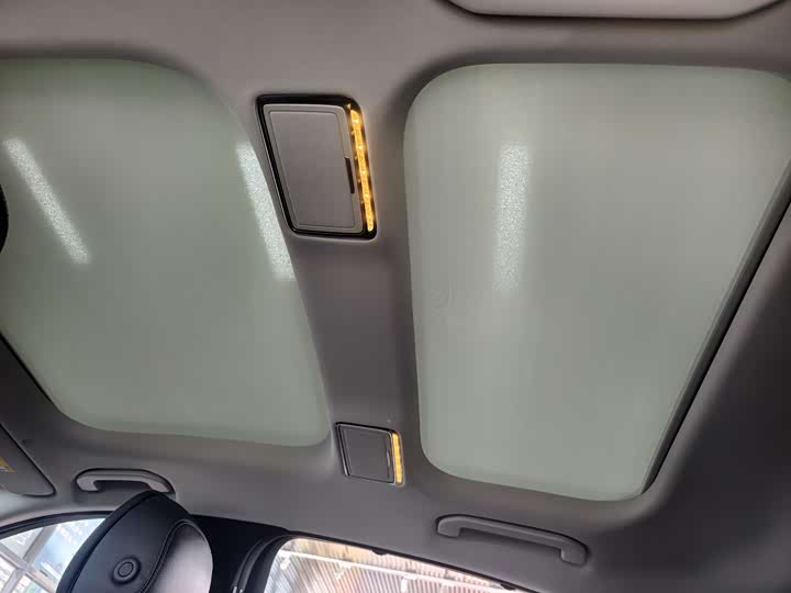 Photo 8 - Mercedes-Benz E-Class