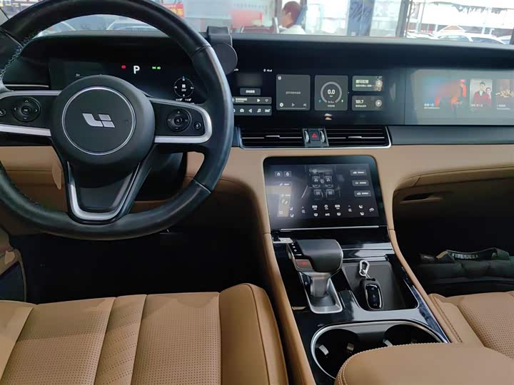 Фото 10 - LiXiang One