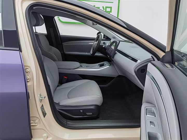 Фото 23 - XPeng Mona M03