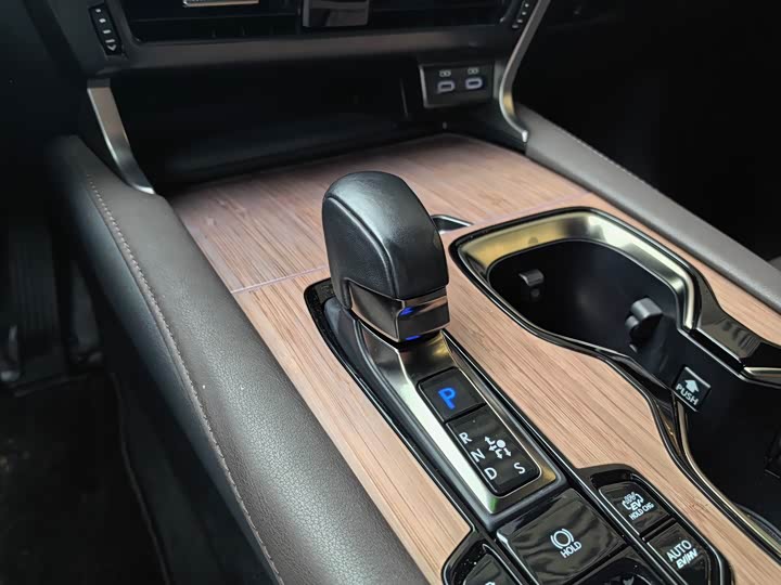 Фото 8 - Lexus RX Hybrid