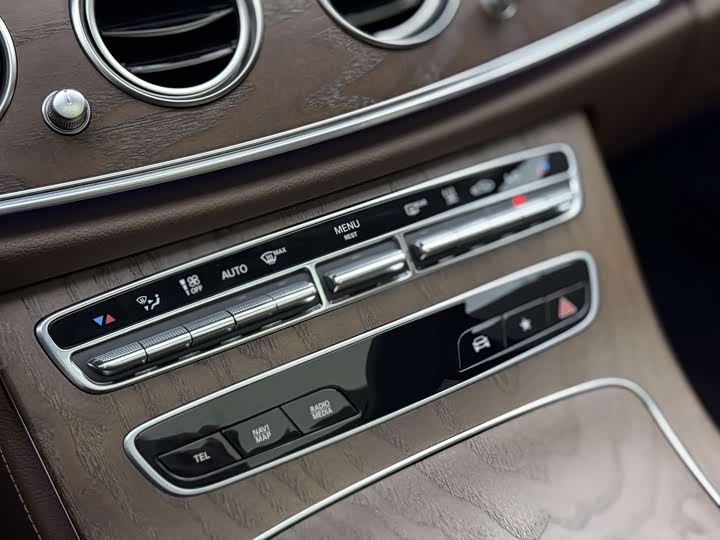 Фото 13 - Mercedes-Benz E-Class Hybrid