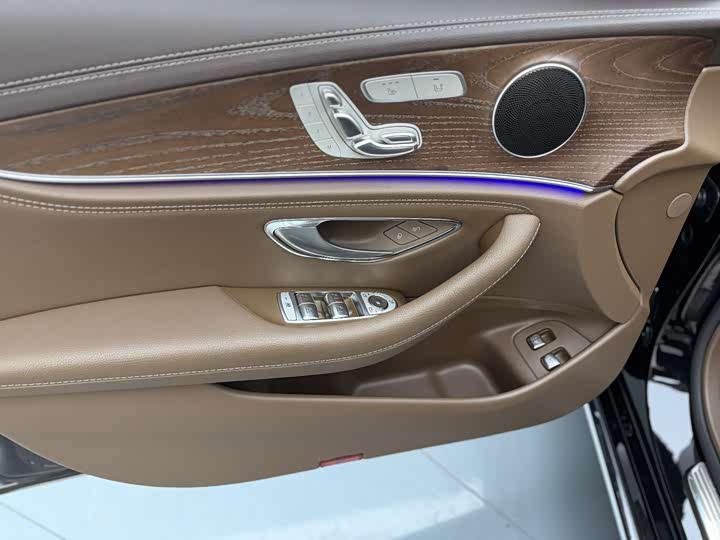 Фото 14 - Mercedes-Benz E-Class Hybrid