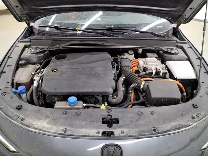 Фото 10 - Changan UNI-V Hybrid