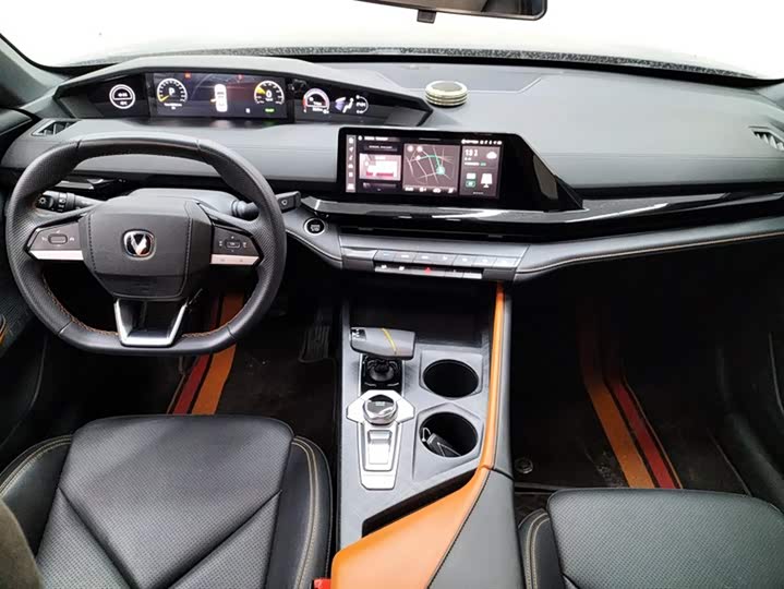 Фото 12 - Changan UNI-V Hybrid