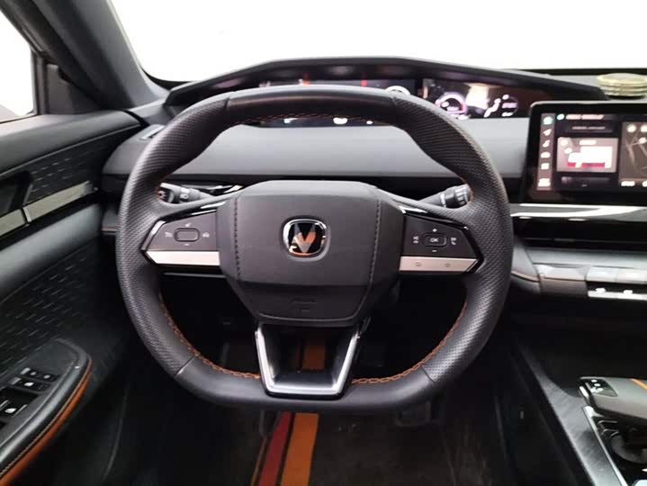 Фото 15 - Changan UNI-V Hybrid