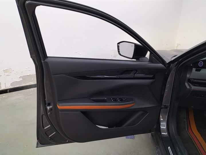 Фото 7 - Changan UNI-V Hybrid