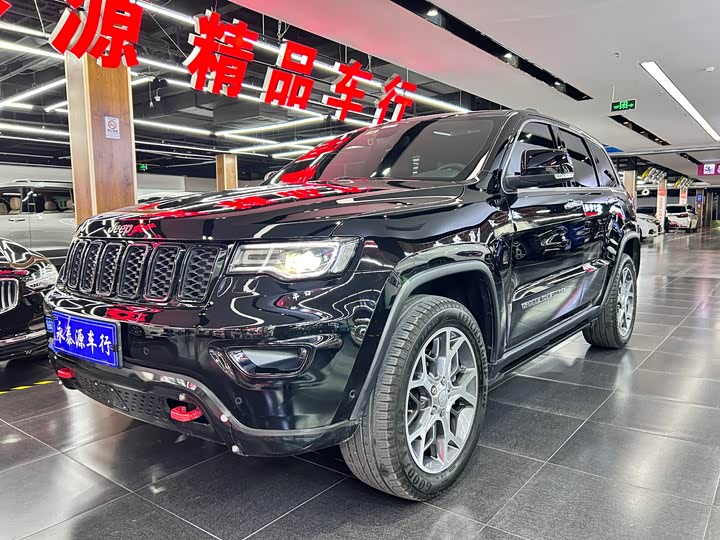 Фото 1 - Jeep Grand Cherokee