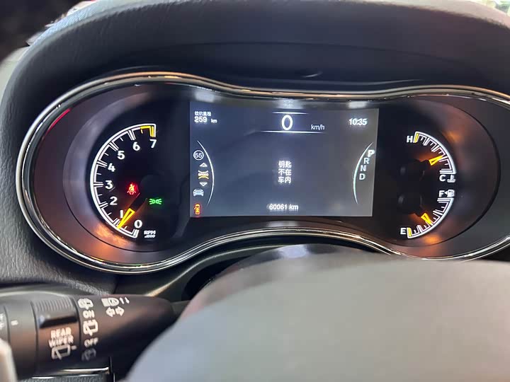 Фото 14 - Jeep Grand Cherokee