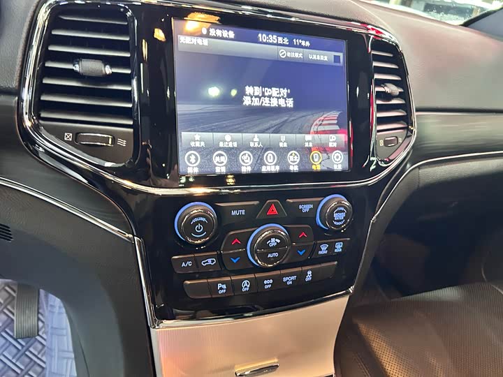 Фото 15 - Jeep Grand Cherokee