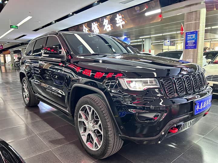 Фото 3 - Jeep Grand Cherokee