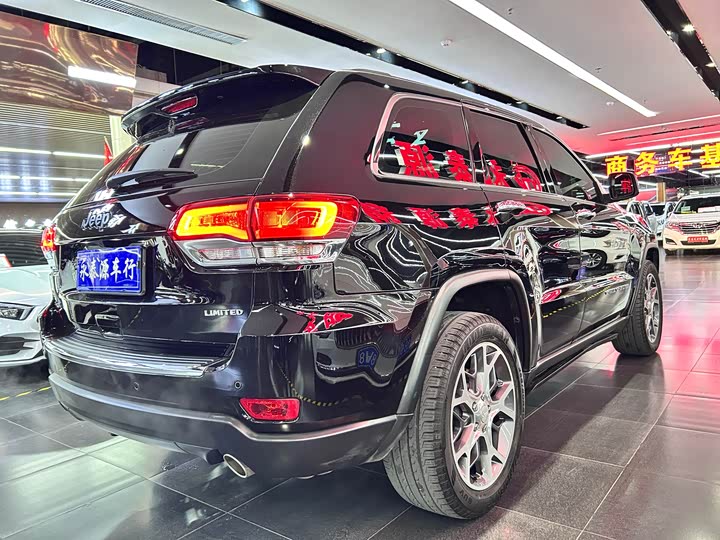 Фото 5 - Jeep Grand Cherokee