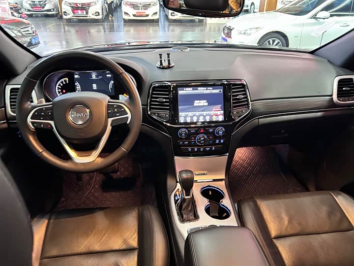 Фото 7 - Jeep Grand Cherokee