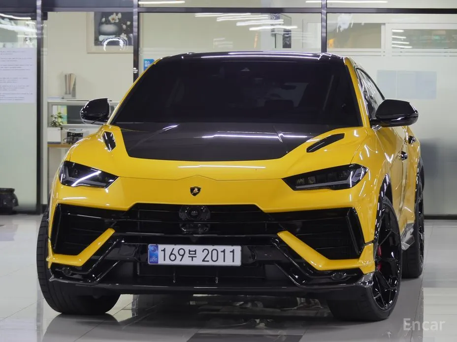 Фото 1 - Lamborghini Urus
