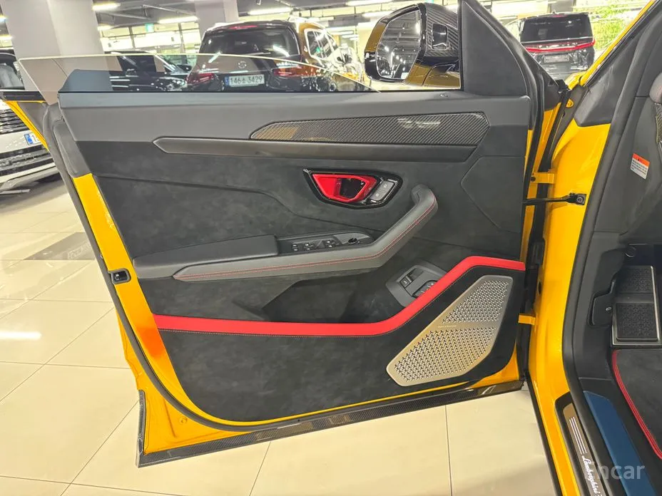 Фото 6 - Lamborghini Urus