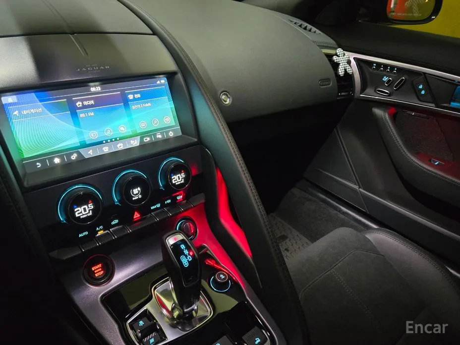 Фото 10 - Jaguar F-Type