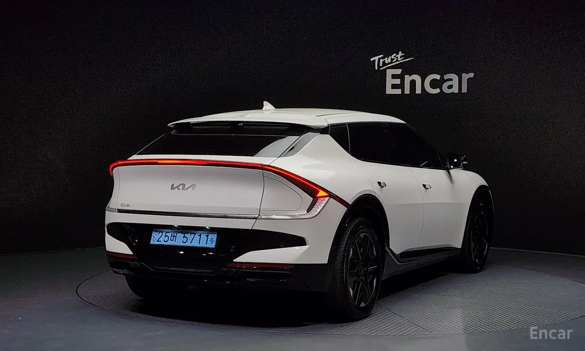 Фото 2 - Kia EV6