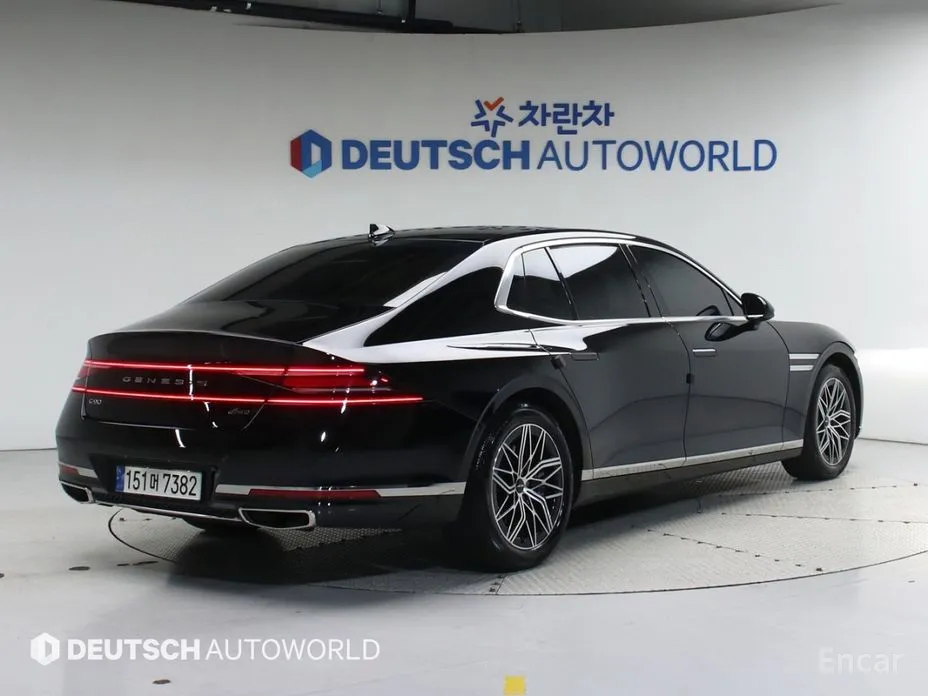 Фото 2 - Genesis G90