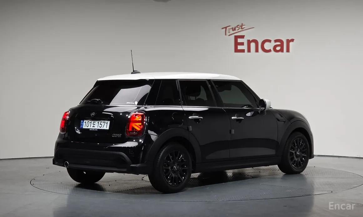 Фото 2 - Mini Cooper