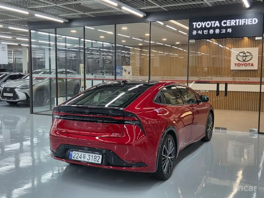 Фото 2 - Toyota Prius