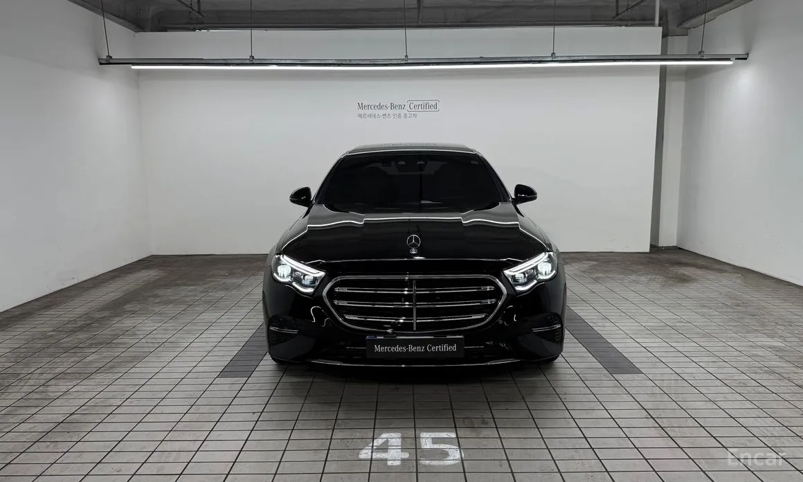 Фото 3 - Mercedes-Benz E-Class