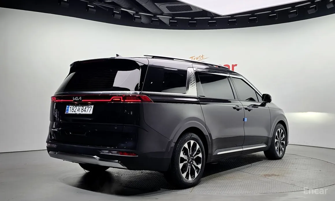 Фото 2 - Kia Carnival