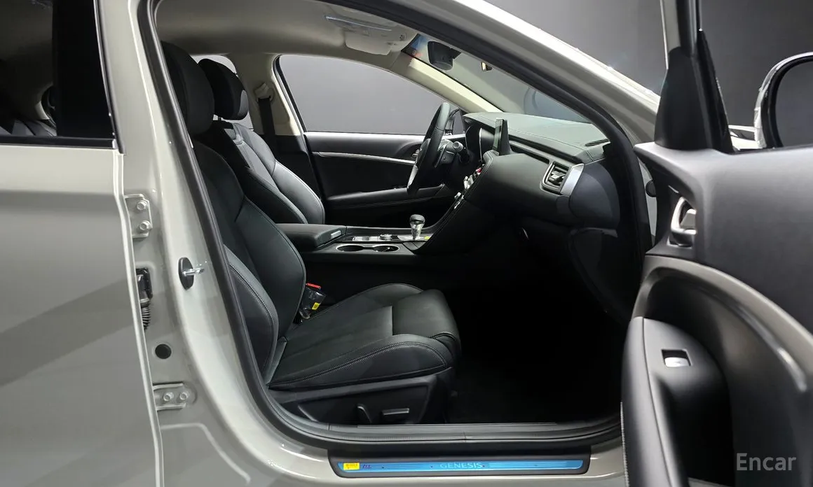 Фото 10 - Genesis G70