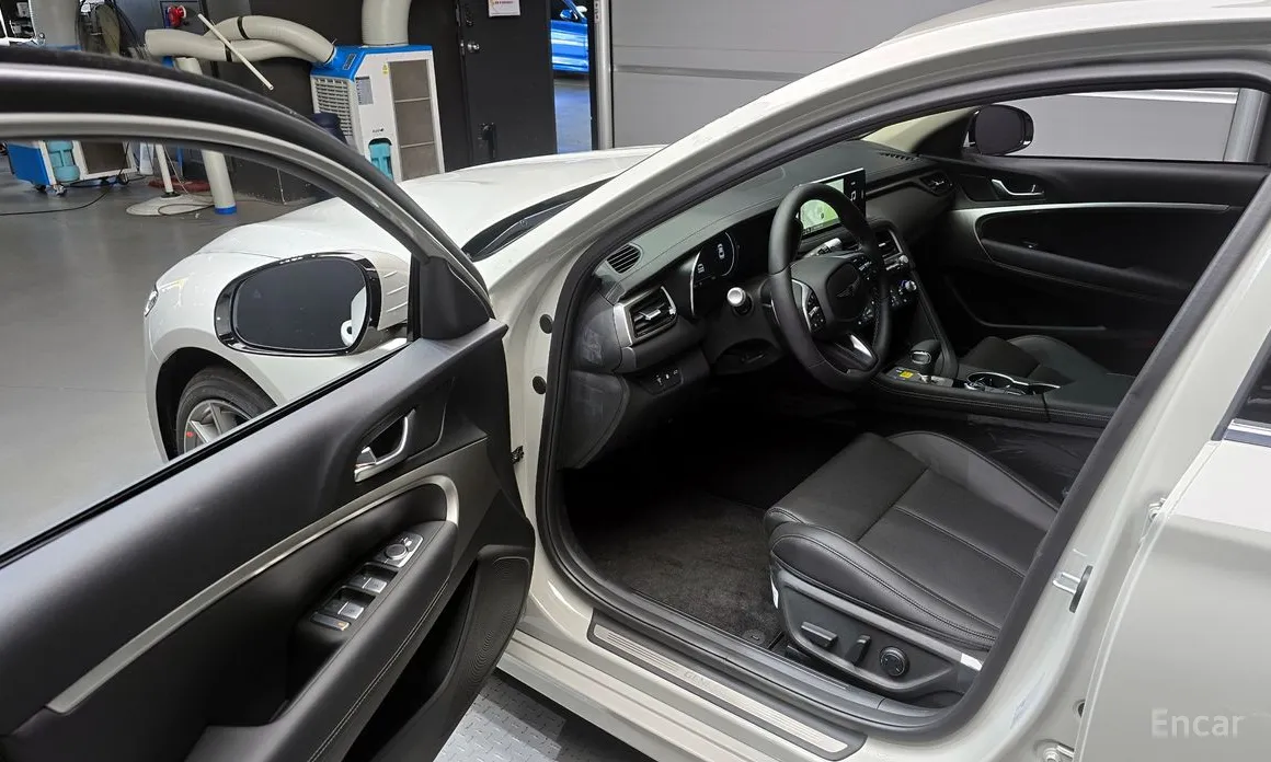 Фото 11 - Genesis G70