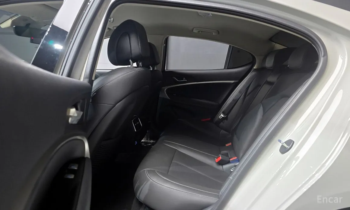 Фото 13 - Genesis G70