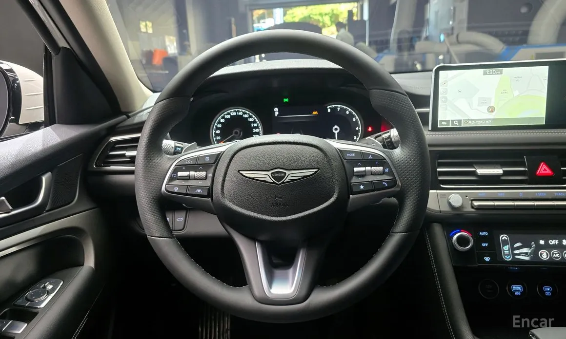 Фото 14 - Genesis G70