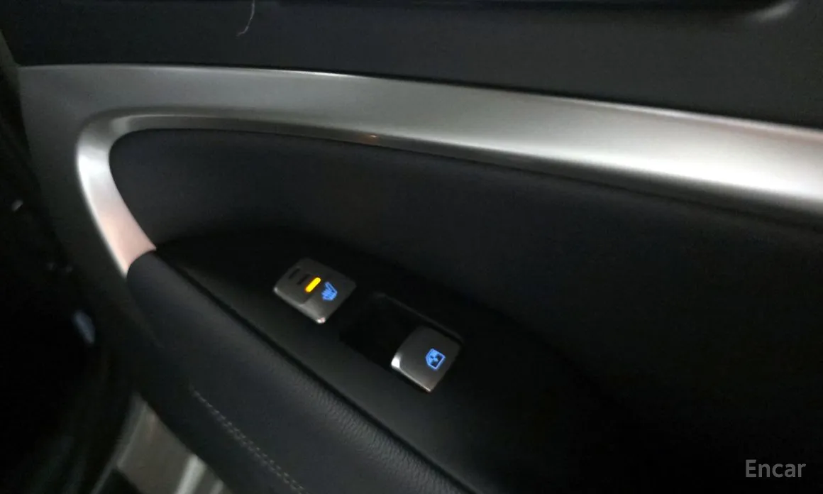 Фото 17 - Genesis G70