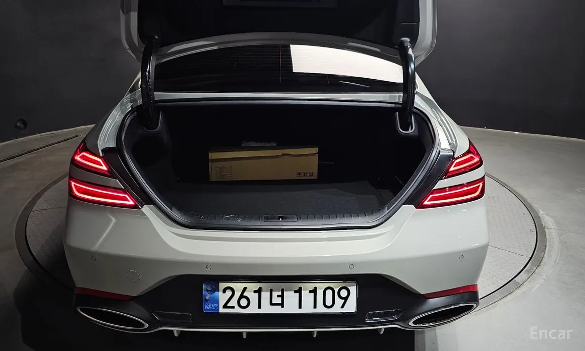 Фото 20 - Genesis G70