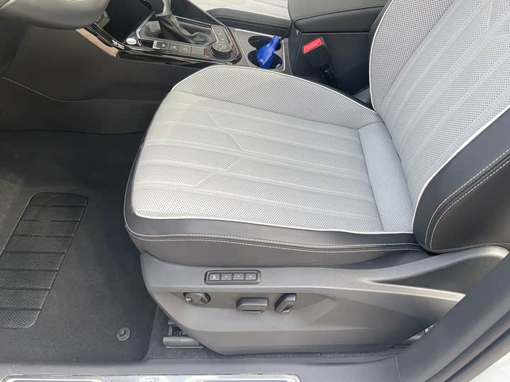 Фото 16 - Volkswagen Tayron