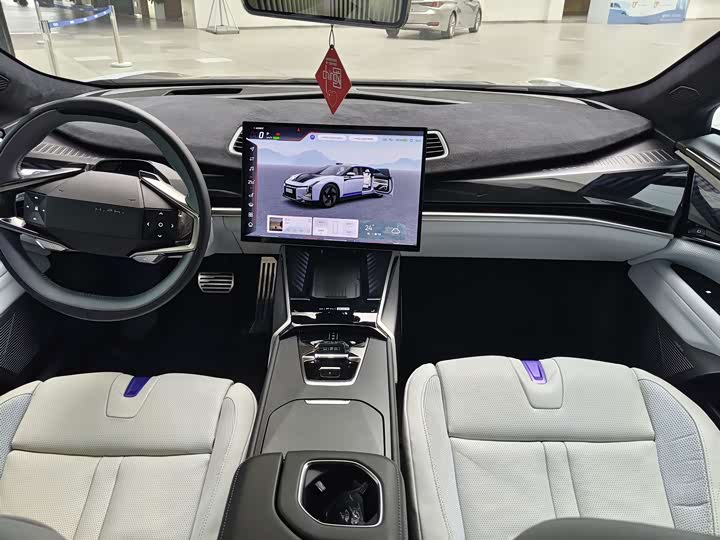 Фото 4 - HiPhi Z