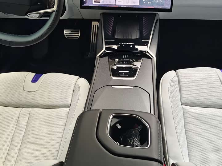 Фото 7 - HiPhi Z