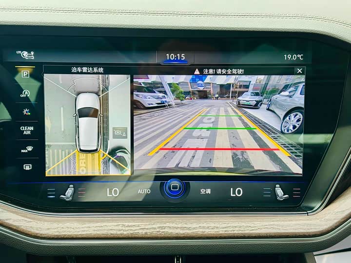 Фото 11 - Volkswagen Touareg