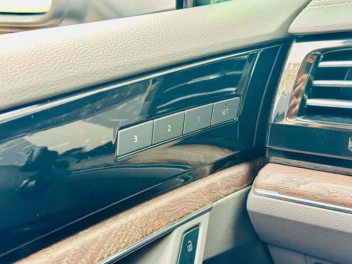 Фото 13 - Volkswagen Touareg