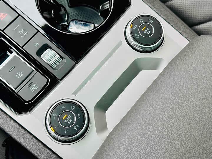 Фото 15 - Volkswagen Touareg