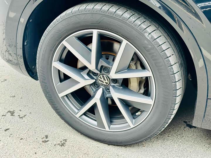 Фото 16 - Volkswagen Touareg