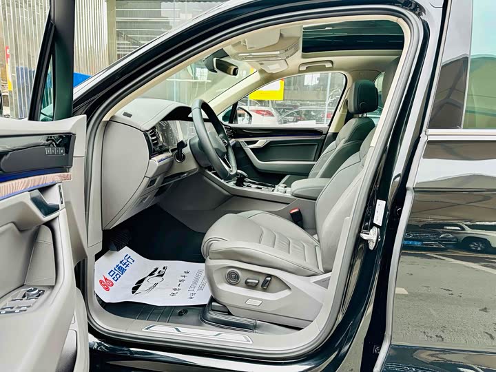 Фото 5 - Volkswagen Touareg