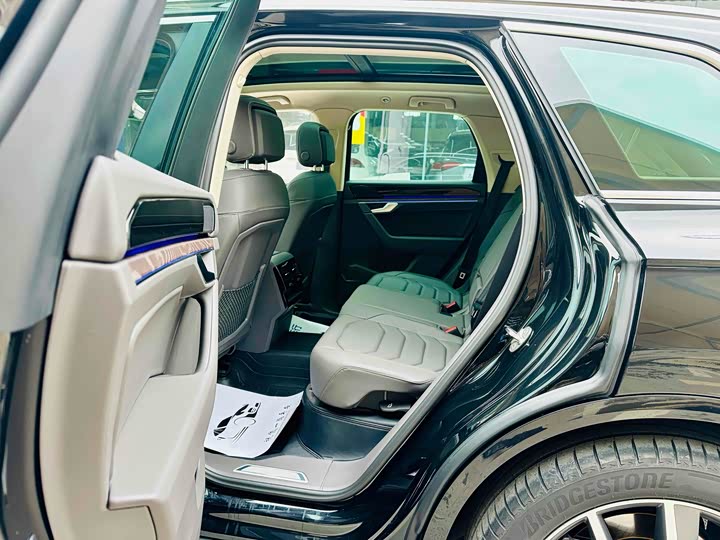 Фото 7 - Volkswagen Touareg